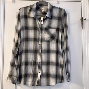 NWT Gap plaid button up shirt